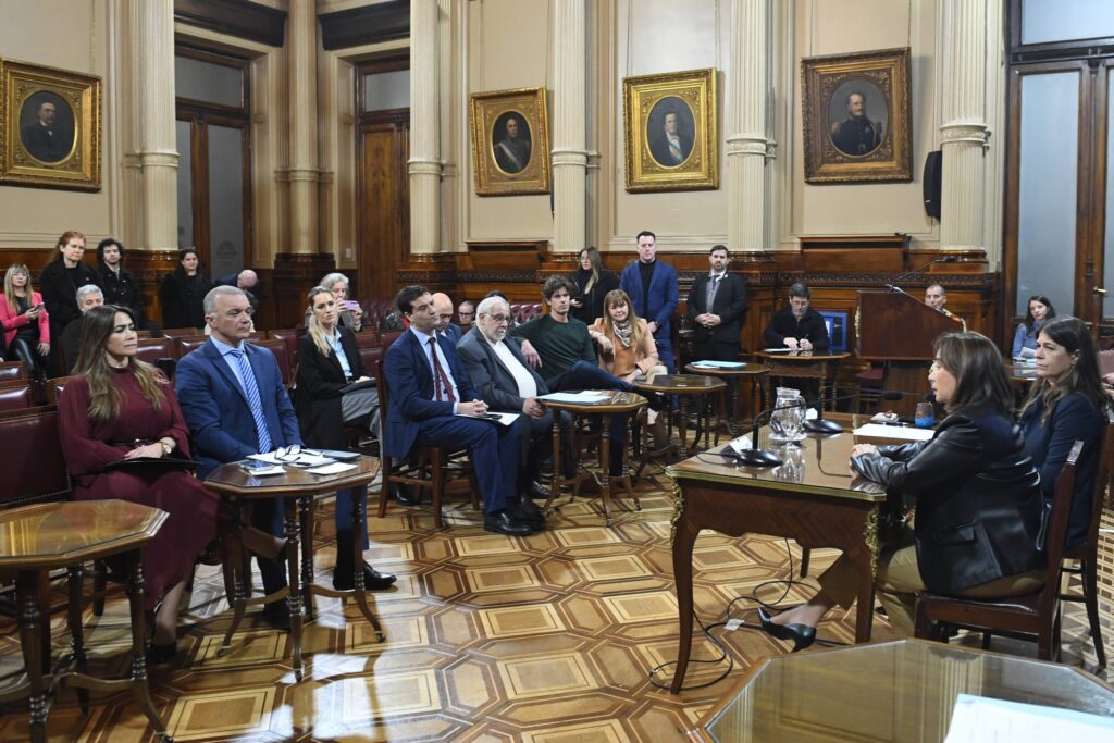 Reunion de la Comision de Acuerdos en el Salon Illia